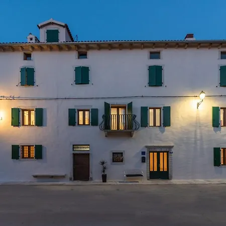 Heritage House San Vincenti 别墅 *